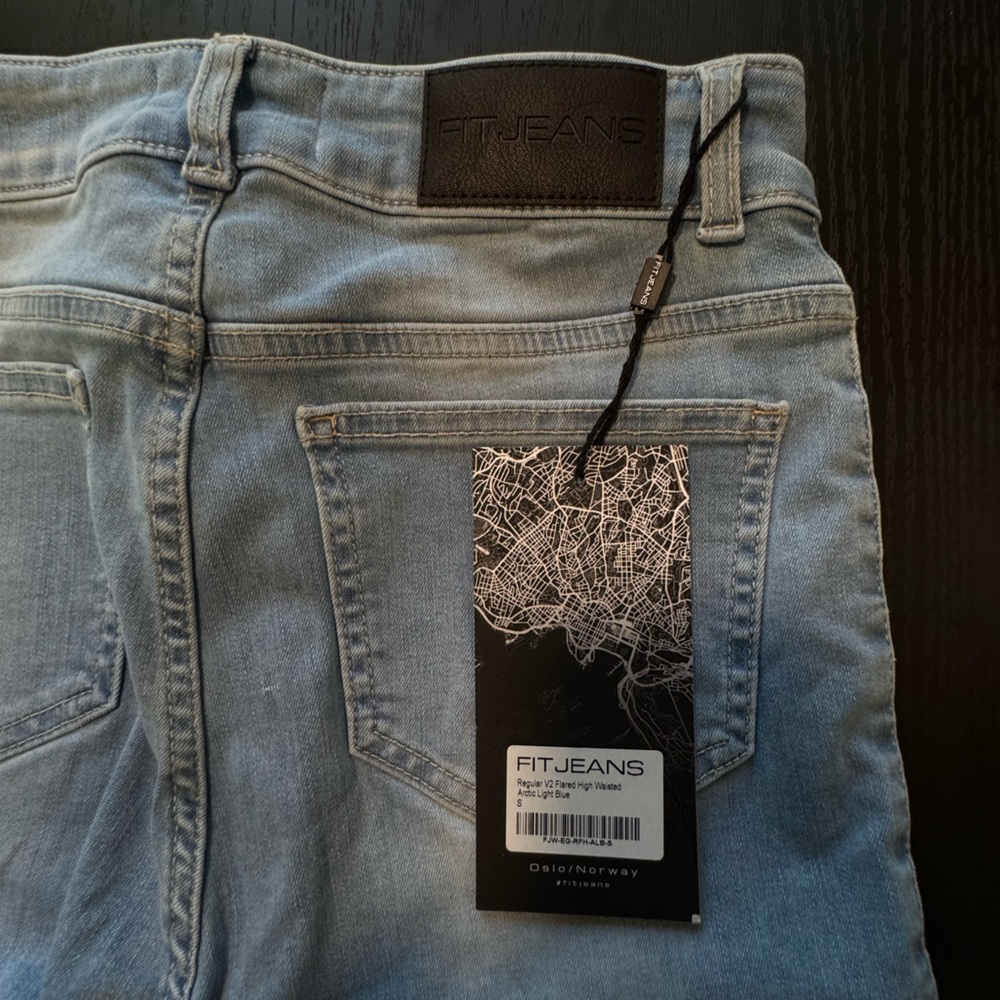 Fit Jeans - Picture 7 of 10